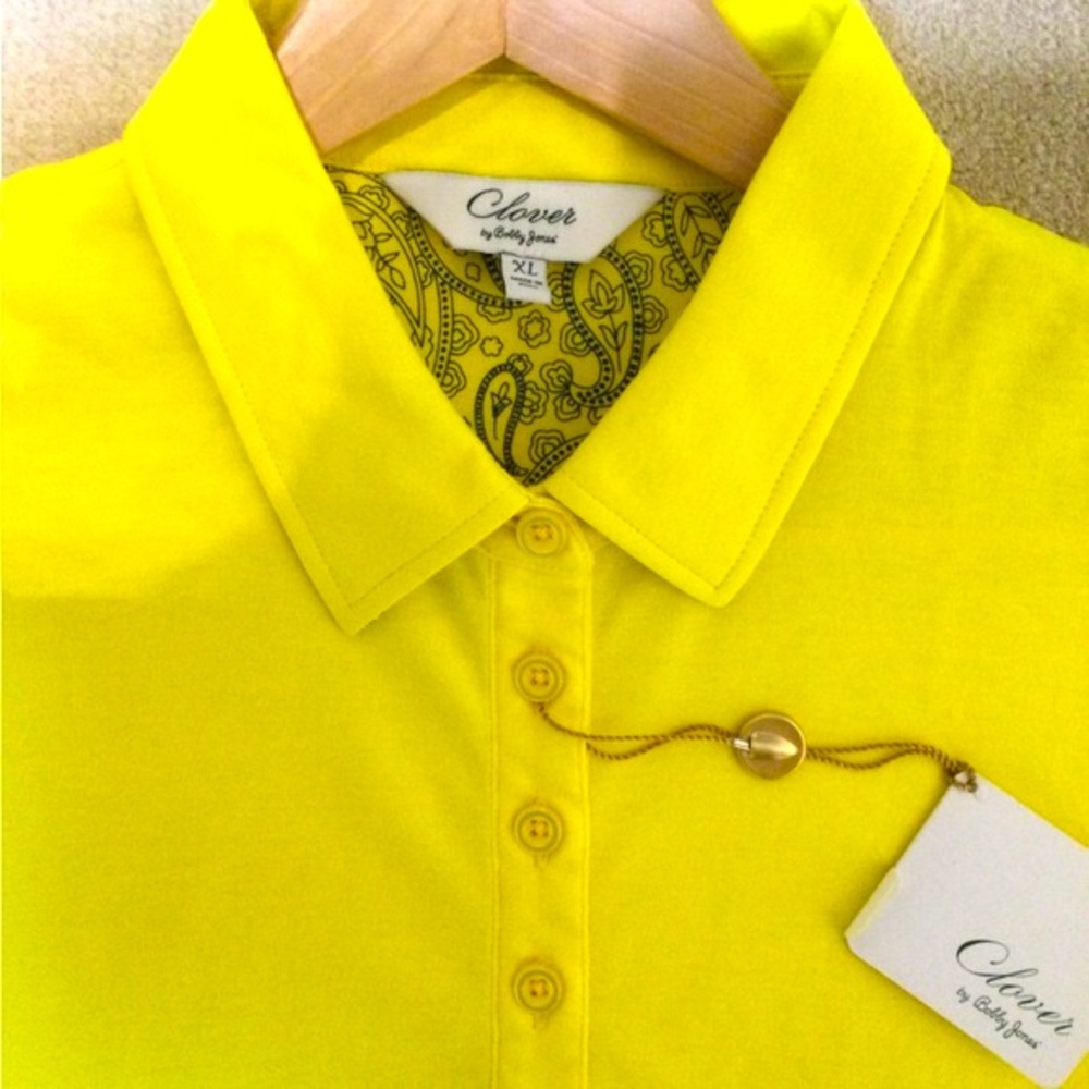 Women’s classic golf shirt.